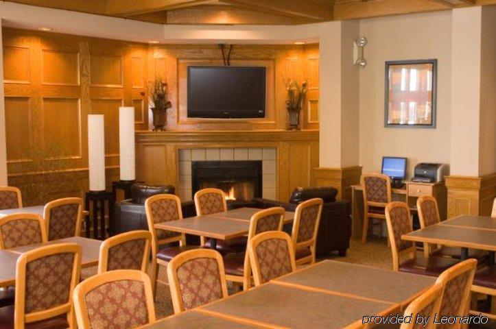 Sterling Hotel And Suites Clive Restaurante foto